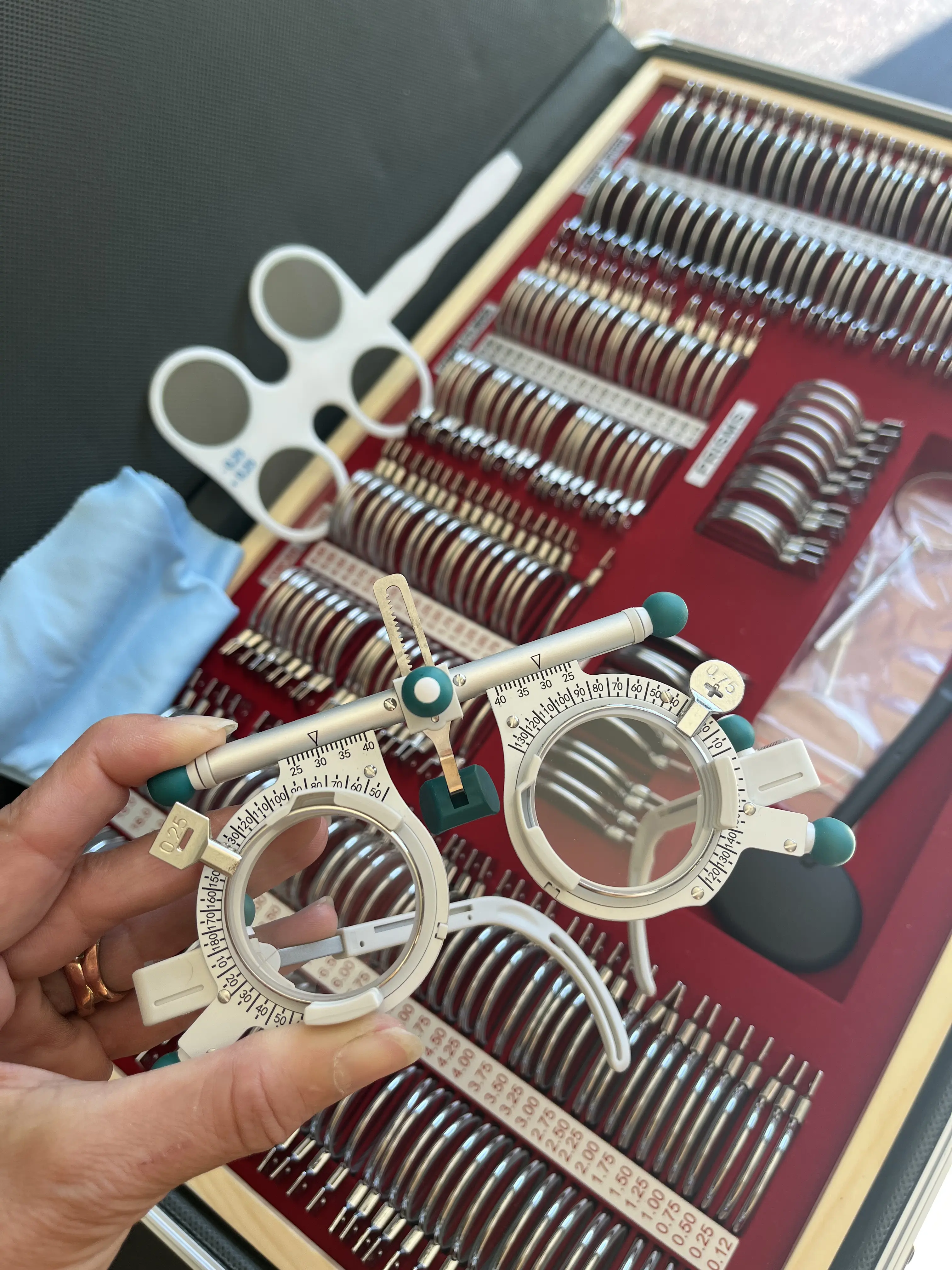 Matériel de bilan visuel portable - verres d'essai et équipement optique